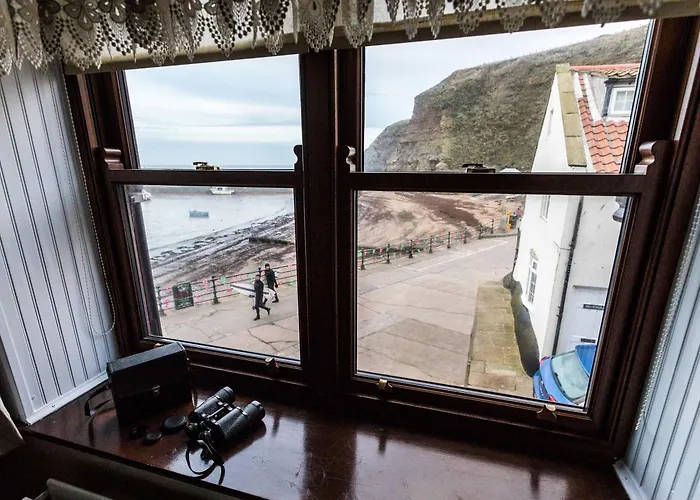 Letaway - Captain Cook\'S Cottage, Staithes